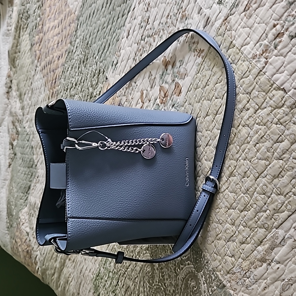 Calvin Klein medium size bucket bag - Picture 4 of 8